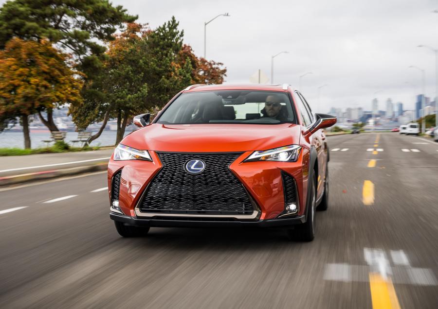  Lexus UX250h F-Sport 2018 года  (NA) (фото 23 из 40)